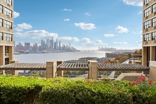 apt-30e-7002 Kennedy Blvd E, Guttenberg, NJ, 07093-4942 | Card Image