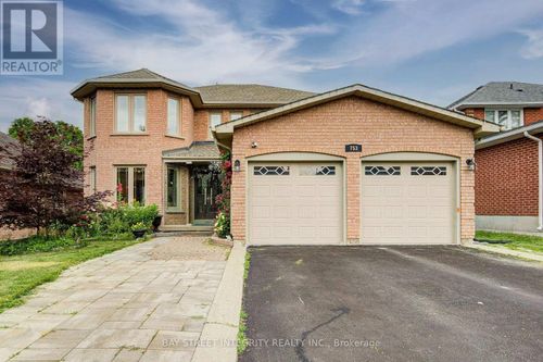 753 College Manor Dr, Newmarket, ON, L3Y8G6 | Card Image