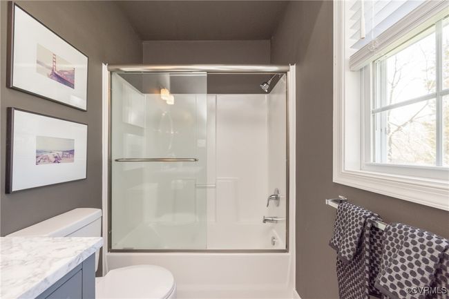Full bath with toilet, vanity, and enclosed tub / shower combo | Image 20