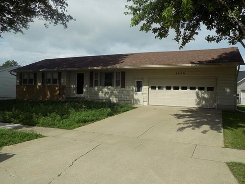 2020 N 14th St, Fort Dodge, IA, 50501-7105 | Card Image