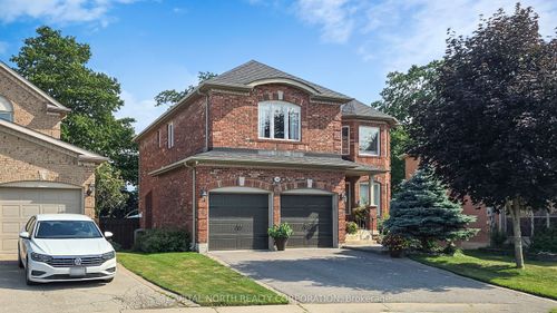 120 Bothwell Cres, Newmarket, ON, L3X2K5 | Card Image