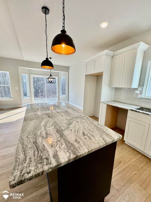 8347 Peninsula Cir, Grand Blanc, MI, 48439-7271 | Card Image