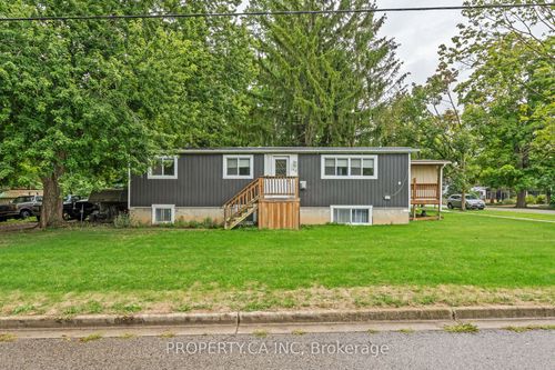 190 Ann St, Parkhill, ON, N0M2K0 | Card Image