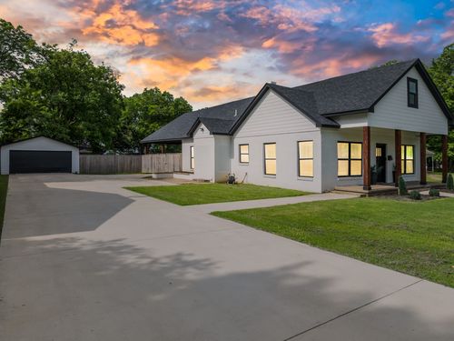 1212 Park Dr, Hillsboro, TX, 76645-2632 | Card Image