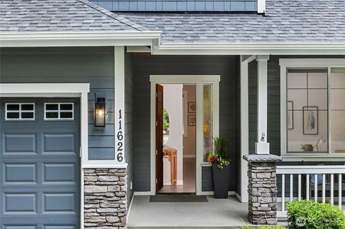 11626 Olympic View Dr Ne, Bainbridge Island, WA, 98110-4401 | Card Image