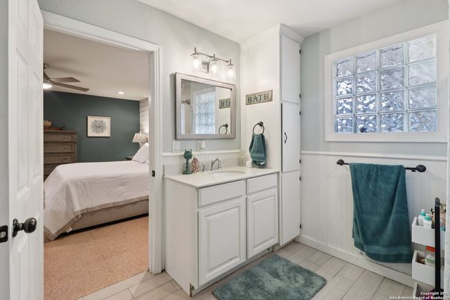 503 Mockingbird Ln, House other with 3 bedrooms, 2 bathrooms and null parking in Devine TX | Image 19