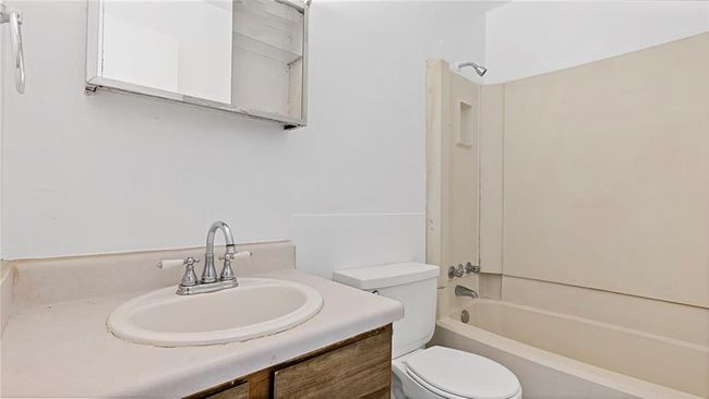 Bathroom | Image 17