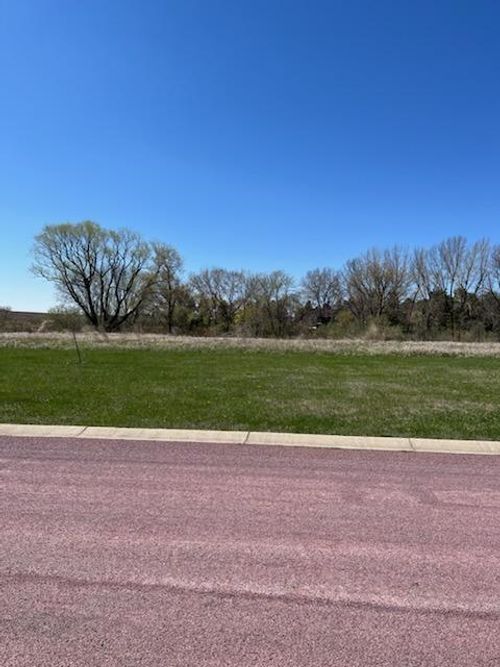 7 Lighthouse Ln, Slayton, MN, 56172-2020 | Card Image