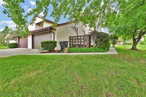32653 Jefferson Dr, Solon, OH, 44139-4822 | Card Image