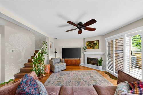 71-2731 Erringer Rd, Simi Valley, CA, 93065-1152 | Card Image