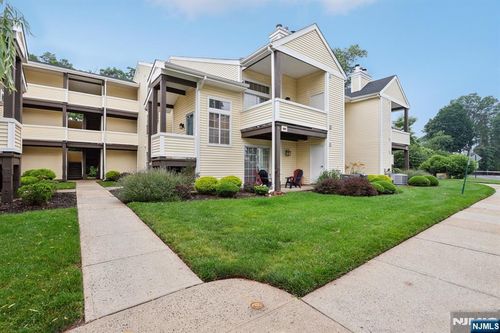 101 Country Club Dr, Union, NJ, 07083-8741 | Card Image