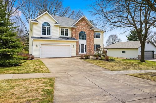 1011 Thompson Dr, Altoona, WI, 54720-2554 | Card Image