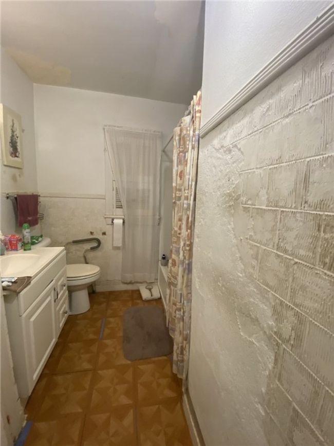 1040 E 5 Th St, House other with 2 bedrooms, 1 bathrooms and 4 parking in Alice TX | Image 4