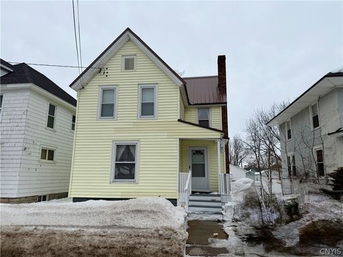 116 Phelps St, Watertown, NY, 13601-1427 | Card Image