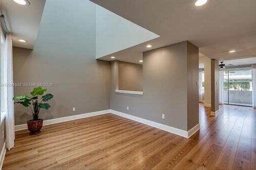 0-302 2nd St N, St Petersburg, FL, 33701 | Card Image