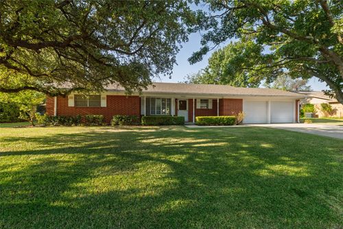 2002 Redbud Rd, Gainesville, TX, 76240-3718 | Card Image
