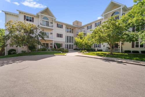 101-715 Canterberry Court, West Bend, WI, 53090 | Card Image