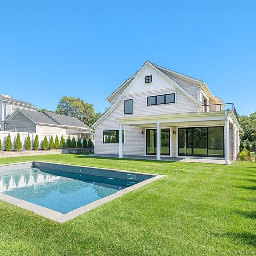 135 South Rd, Westhampton, NY, 11977-1523 | Card Image