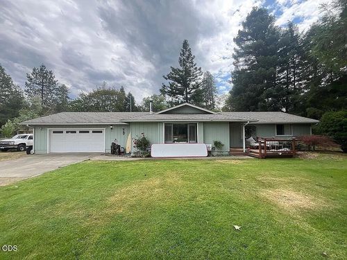 8122 New Hope Rd, Grants Pass, OR, 97527-7909 | Card Image