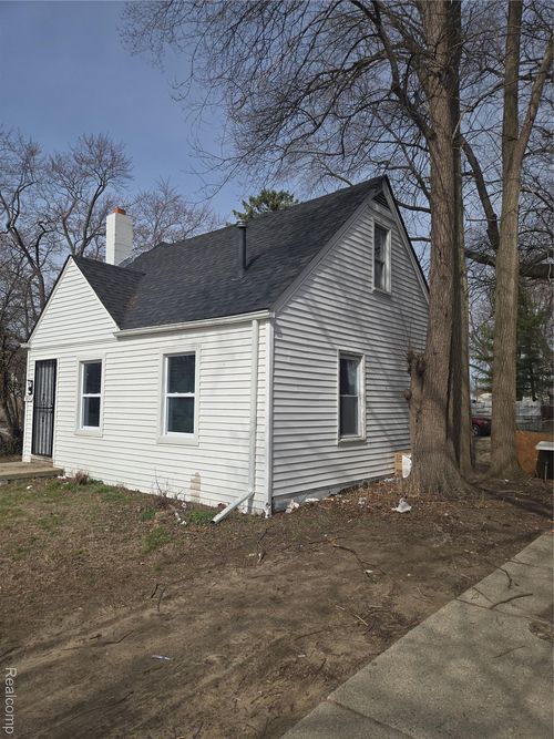 18101 Cornwall St, Detroit, MI, 48224-1427 | Card Image