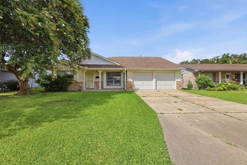 407 N 35th St, Nederland, TX, 77627-7120 | Card Image