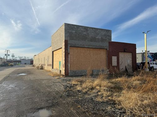 27877 Groesbeck Highway, Roseville, MI, 48066 | Card Image