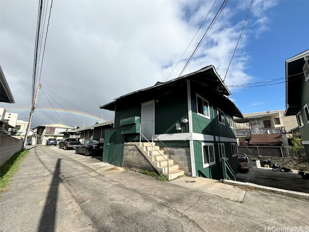 School St, Honolulu, HI 96817