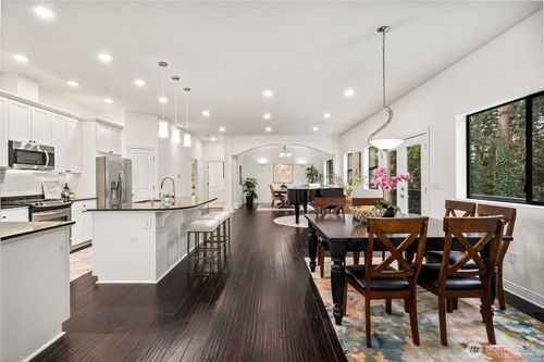 20709 Ne 79th St, Redmond, WA, 98053-7516 | Card Image