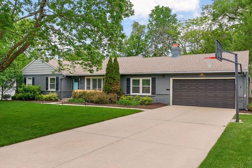 5826 Fontana Dr, Fairway, KS, 66205-3150 | Card Image