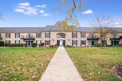 118C - 140 Carriage Way Drive, Condo with 3 bedrooms, 2 bathrooms and 1 parking in Burr Ridge IL | Image 1