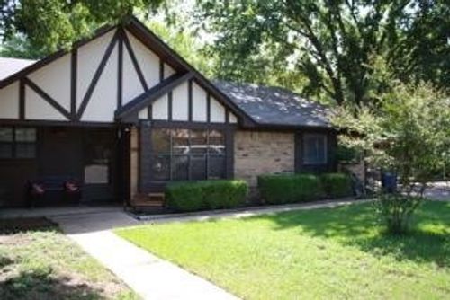 112 E Denton Dr, Euless, TX, 76039-3439 | Card Image