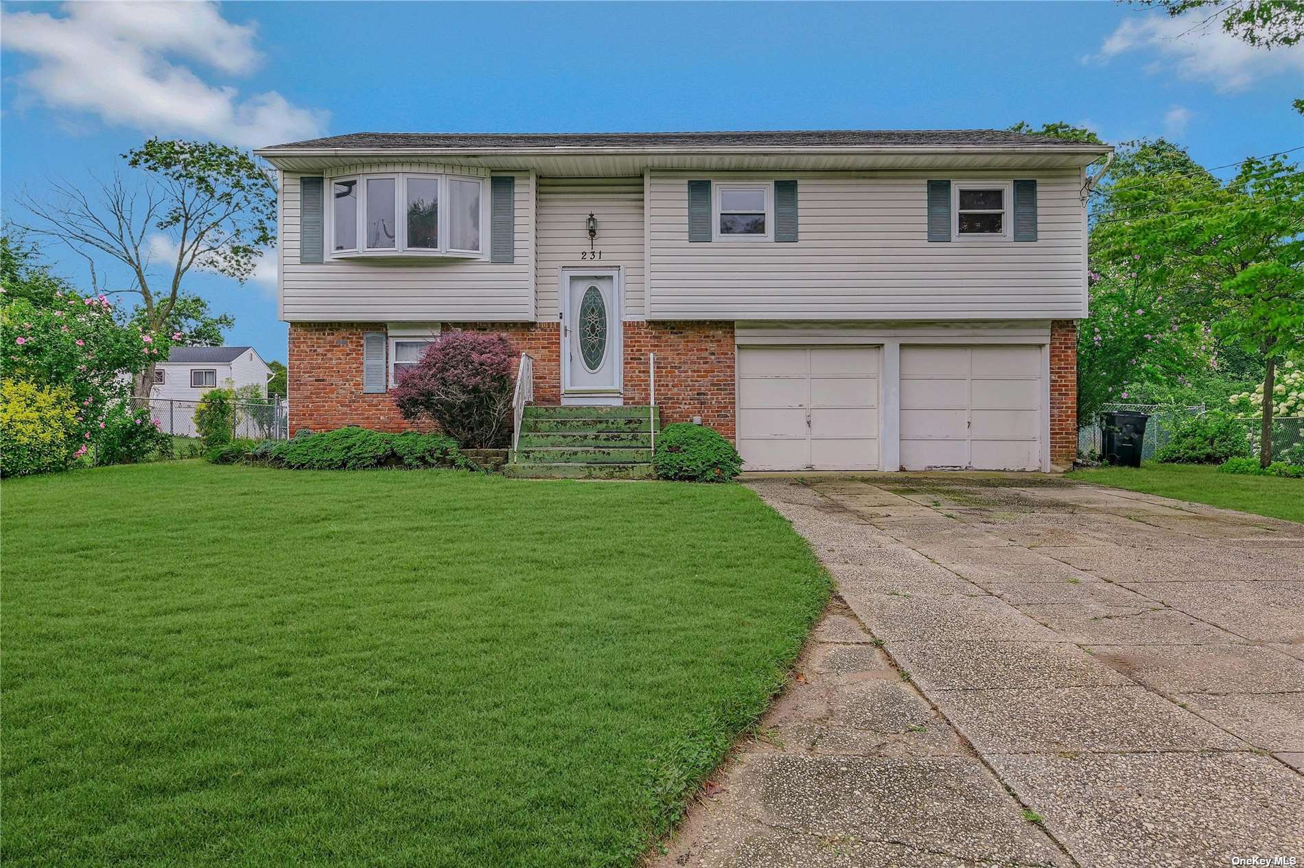 Montana Ave, Bay Shore, NY 11706