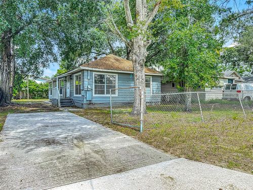 8614 N Orangeview Ave, TAMPA, FL, 33617-6828 | Card Image