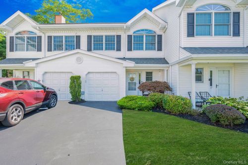 19 S Country Cmn, West Islip, NY, 11795-4343 | Card Image