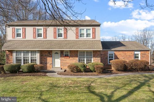 10 Glen Loch Way, Malvern, PA, 19355-1956 | Card Image