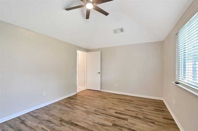 Upstairs bedroom | Image 12