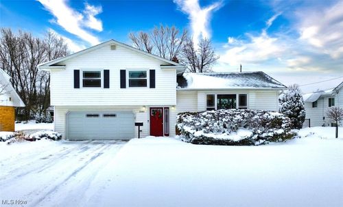 2084 Edenhall Dr, Lyndhurst, OH, 44124-3828 | Card Image