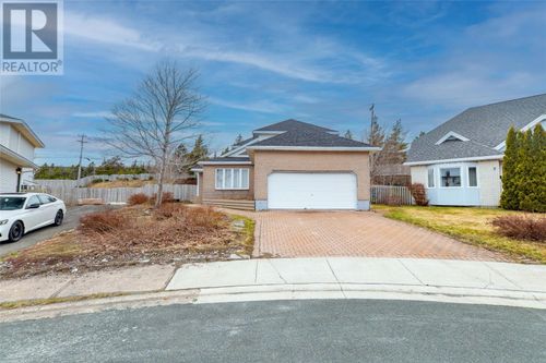8 Salmonier Pl, St. John's, NL, A1E5V4 | Card Image