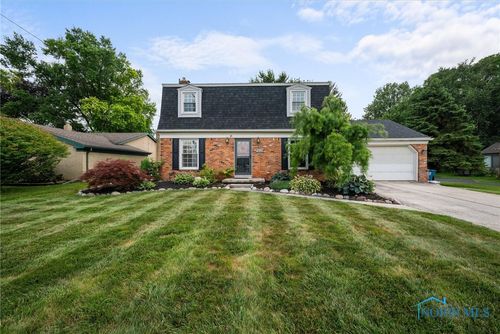 3210 Pickle Rd, Oregon, OH, 43616-4027 | Card Image