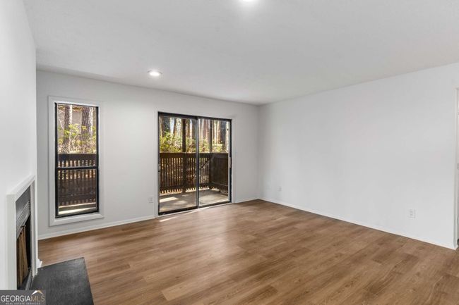 1003 Cumberland Ct Se, Condo with 2 bedrooms, 1 bathrooms and 2 parking in Smyrna GA | Image 7