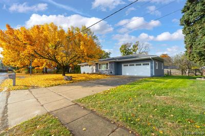 286 Schoolcraft Street, Home with 3 bedrooms, 1 bathrooms and null parking in Auburn Hills MI | Image 3