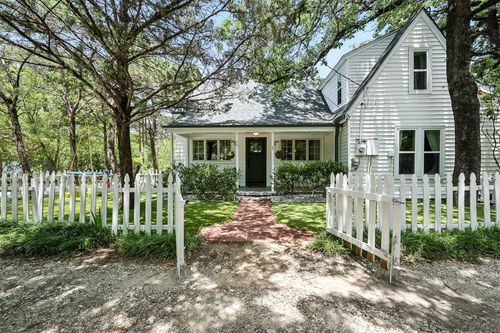 301 E 7th St, Shady Shores, TX, 76208-7021 | Card Image