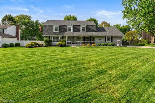 175 Crestview Dr, Elyria, OH, 44035-1707 | Card Image