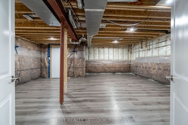 8 Station Dr, House other with 3 bedrooms, 3 bathrooms and 4 parking in Millbrook ON | Image 35