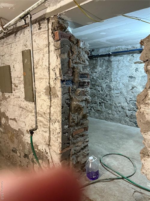 51 Lawrence St, Yonkers, NY, 10705-3206 | Card Image