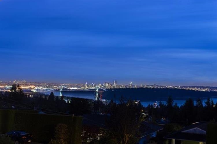 1895 Rosebery Avenue, House other with 6 bedrooms, 3 bathrooms and 4 parking in West Vancouver BC | Image 2