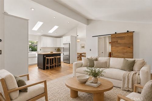 34 1/2 Nottingham Rd, Westlake Village, CA, 91361-4808 | Card Image