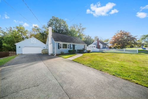 127 Sunset St, Windsor Locks, CT, 06096-2411 | Card Image