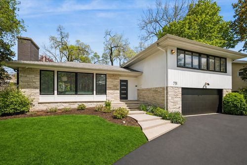 751 Woodridge Ln, Glencoe, IL, 60022-1040 | Card Image