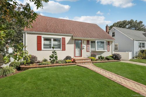 103 Gilroy Ave, Uniondale, NY, 11553-1248 | Card Image